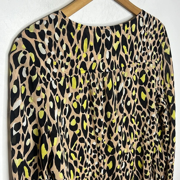 TRINA TURK Silk Blend Leopard Animal Print V Neck Popover Long Sleeve Blouse - Picture 5 of 9